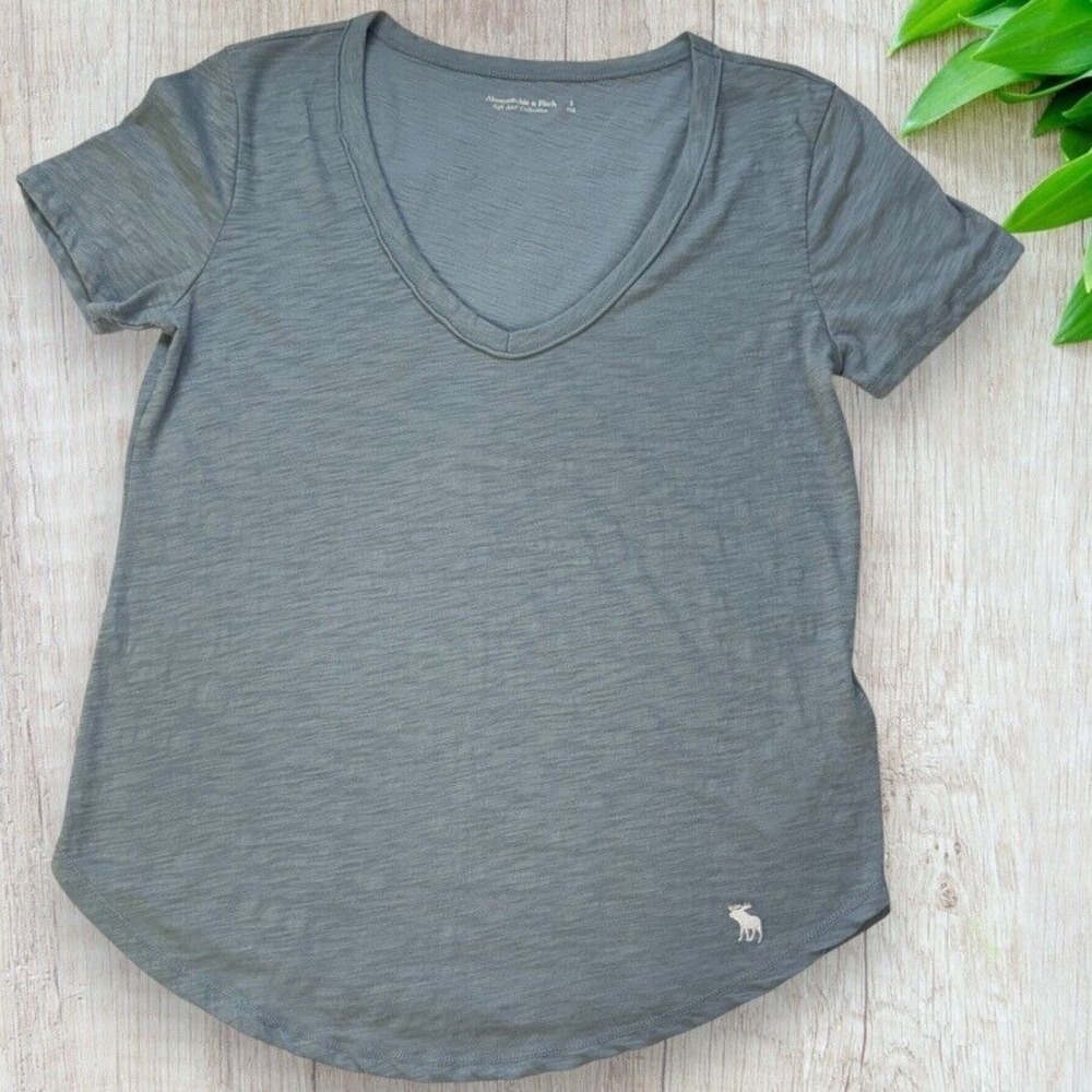 Abercrombie & Fitch Lot of 2 Tees T-Shirts Cropped and V-Neck - Size S - Picture 5 of 10